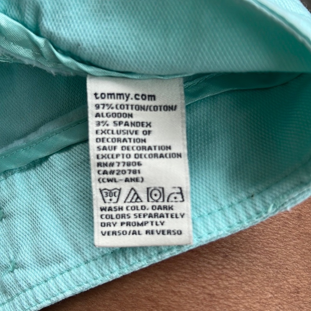 Tommy Hilfiger shorts - Picture 6 of 8